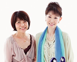 左：インタビュアー 國藤直子さん　右：女優 三田 佳子さん