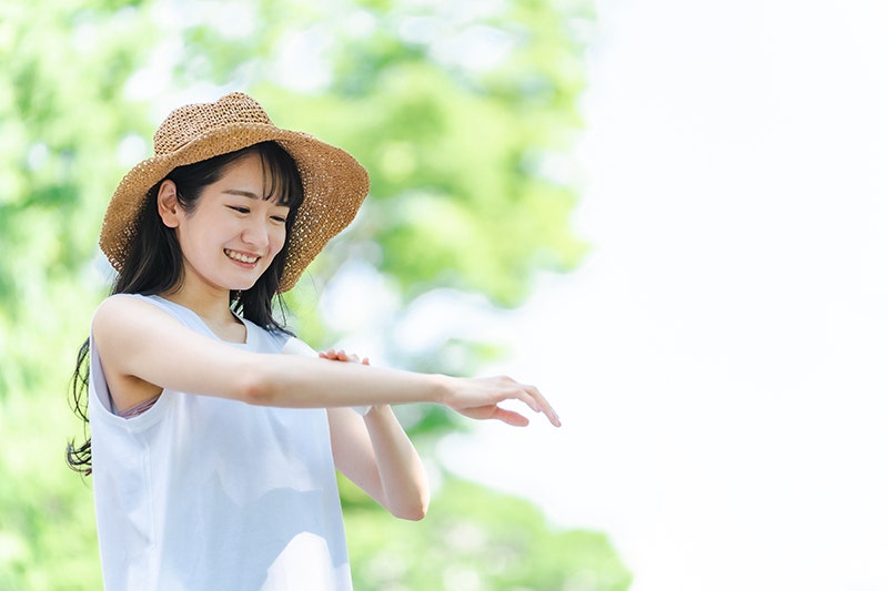 紫外線吸収剤・紫外線散乱剤とは?日やけ止めの選び方を解説
