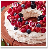 サクふわ！新食感の白いケーキ“パブロバ”クリスマス用にリース型に♪